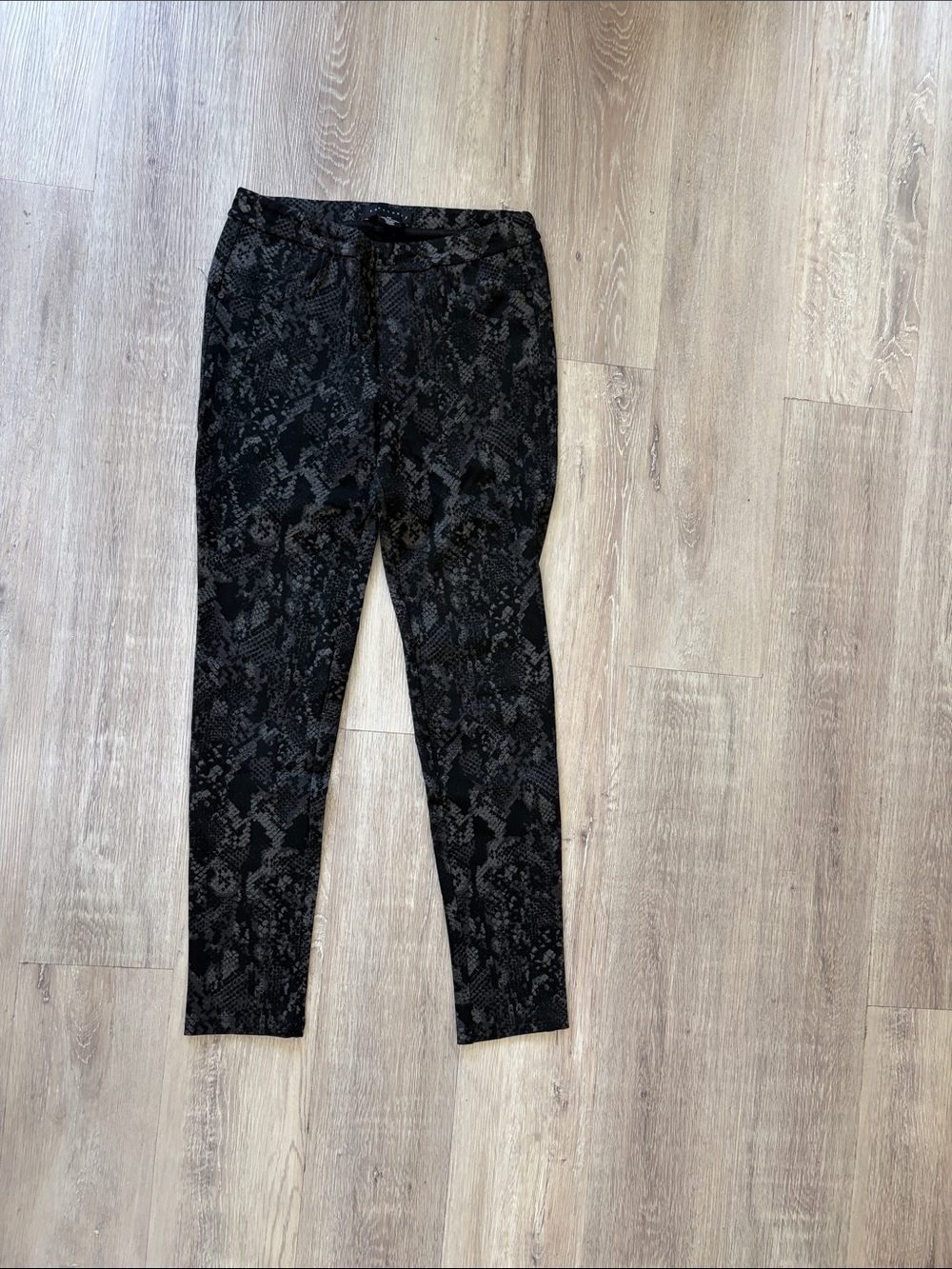 Sanctuary Black Snake-Print Skinny Ankle Pants